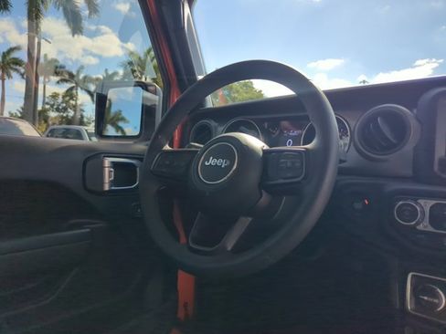 Used 2023 Jeep Wrangler Sport S image 27