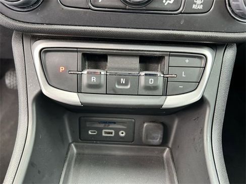 Used 2024 GMC Terrain SLT image 22