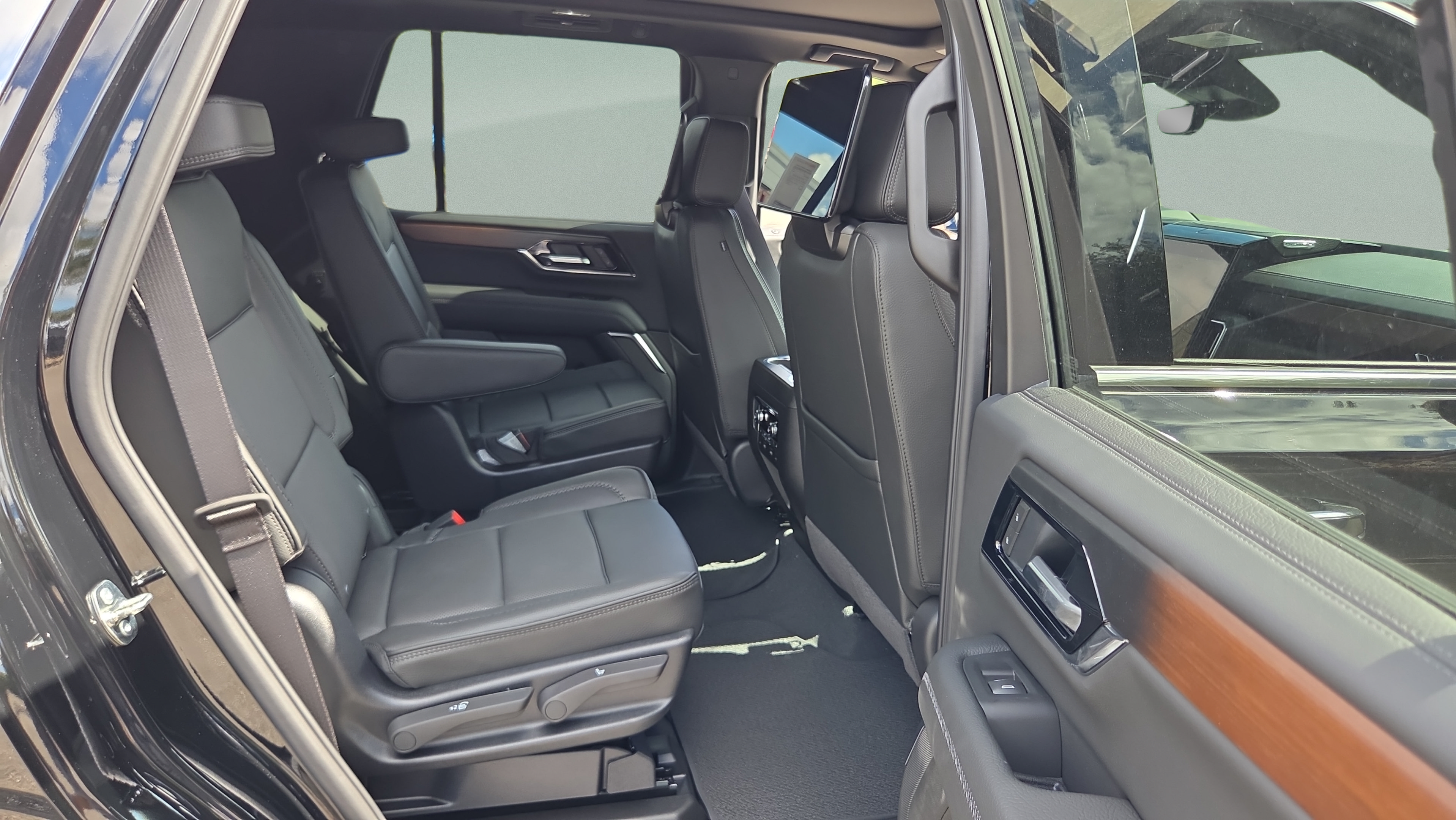 New 2026 GMC Yukon Denali w/ Denali Reserve Package RWD image 15