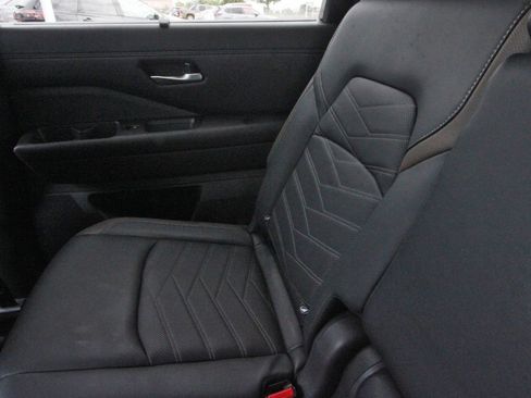 Certified 2025 Nissan Pathfinder Platinum AWD/4WD image 15
