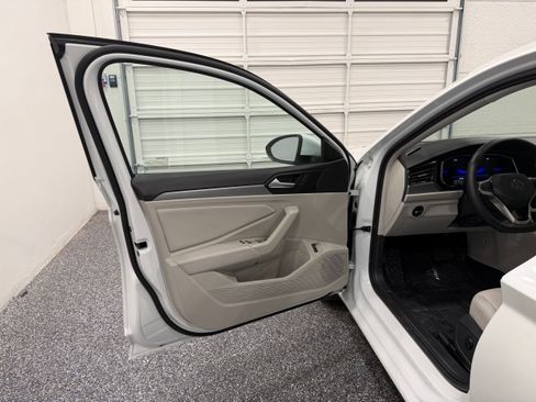 Used 2023 Volkswagen Jetta SE FWD image 20