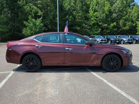 Used 2025 Nissan Altima 2.5 SV w/ SV Special Edition Package AWD/4WD image 3