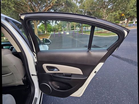 Used 2011 Chevrolet Cruze Eco FWD image 23