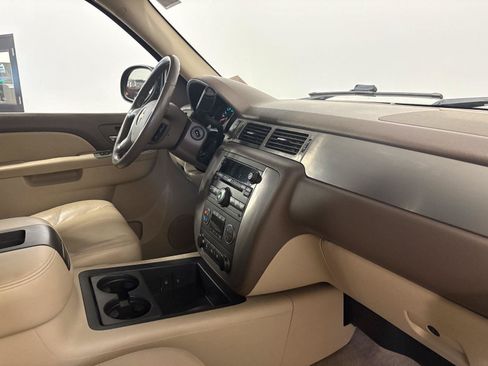 Used 2010 Chevrolet Tahoe LT w/ Luxury Package AWD/4WD image 38