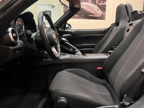 Used 2017 FIAT 124 Spider Classica RWD image 26