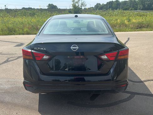 Used 2025 Nissan Altima 2.5 SV FWD image 4