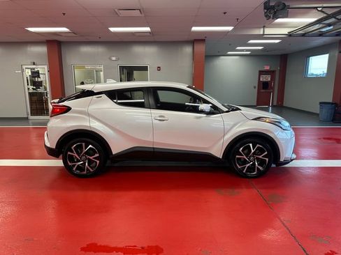 Certified 2022 Toyota C-HR XLE FWD image 3