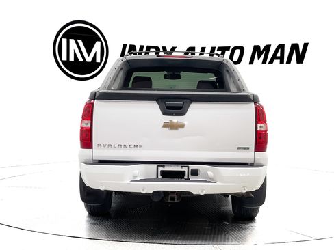 Used 2011 Chevrolet Avalanche LT w/ Suspension Package, Off-Road AWD/4WD image 5