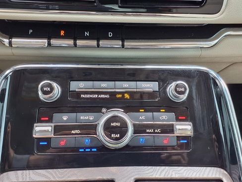 Used 2019 Lincoln Navigator Reserve AWD/4WD image 12