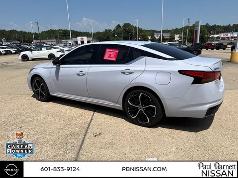 Used 2025 Nissan Altima 2.5 SR FWD image 11