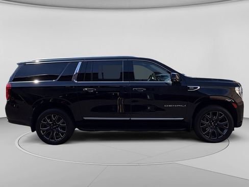 Used 2023 GMC Yukon XL Denali AWD/4WD image 6