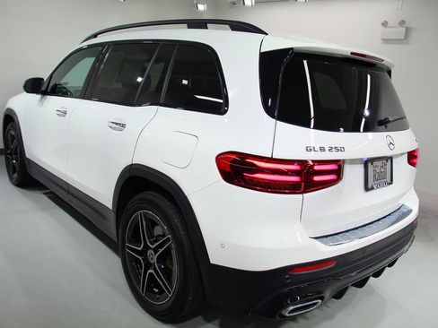 Certified 2024 Mercedes-Benz GLB 250 4MATIC image 17