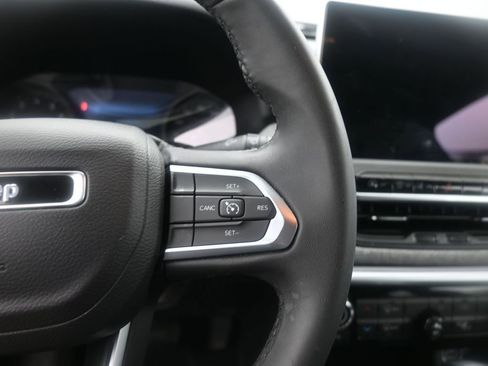 Used 2024 Jeep Compass Latitude image 25