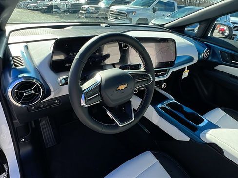 New 2026 Chevrolet Equinox EV LT image 18