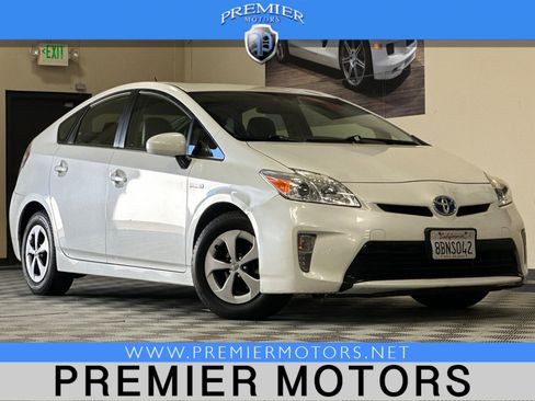 Used 2015 Toyota Prius Four FWD image 1