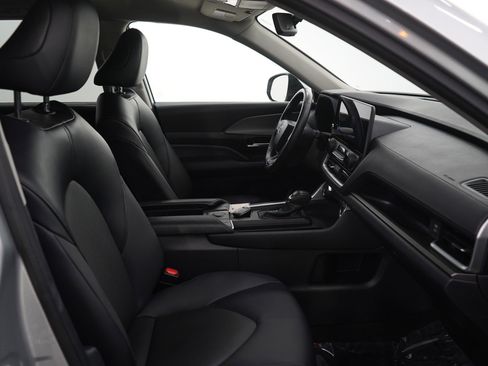 Used 2024 Toyota Grand Highlander XLE image 10