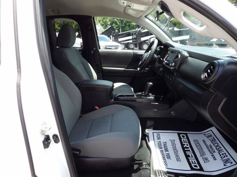 Used 2020 Toyota Tacoma SR image 36