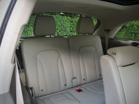 Used 2015 Audi Q7 TDI Premium Plus w/ Premium Plus Package AWD/4WD image 16