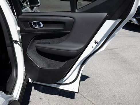 Used 2024 Volvo XC40 B5 Plus image 17