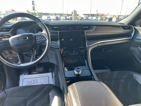 Used 2023 Jeep Grand Cherokee L Laredo image 13