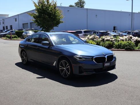 Used 2023 BMW 530e xDrive w/ Premium Package AWD/4WD image 4