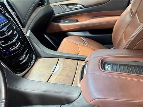Used 2018 Cadillac Escalade ESV Premium Luxury image 29