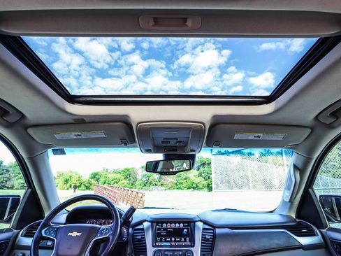 Used 2020 Chevrolet Suburban Premier image 6