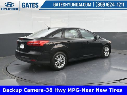 Used 2018 Ford Focus SE image 2