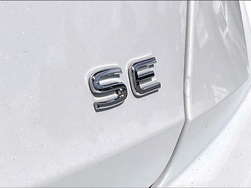Used 2024 Volkswagen Jetta SE FWD image 9