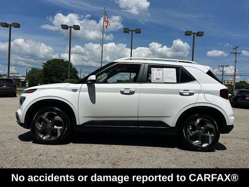 Used 2024 Hyundai Venue SEL FWD image 2