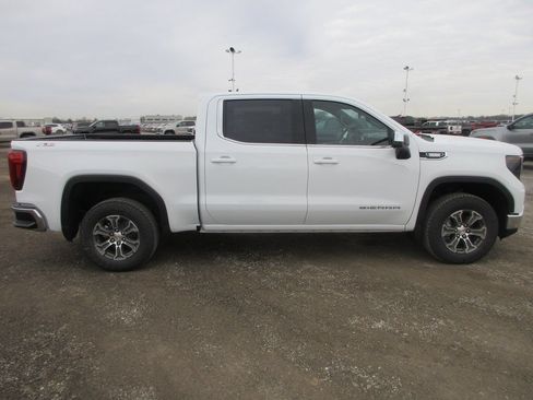 New 2026 GMC Sierra 1500 SLE AWD/4WD image 3