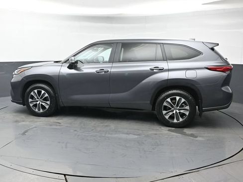 Used 2023 Toyota Highlander XLE AWD/4WD image 4