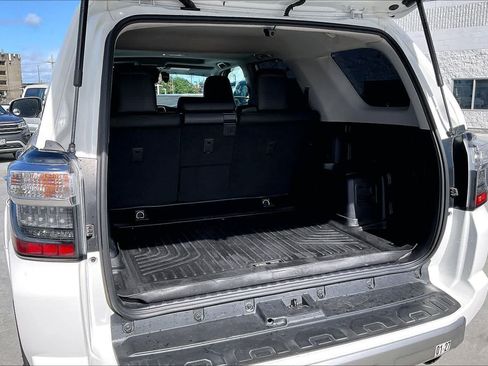 Used 2020 Toyota 4Runner 4WD image 18