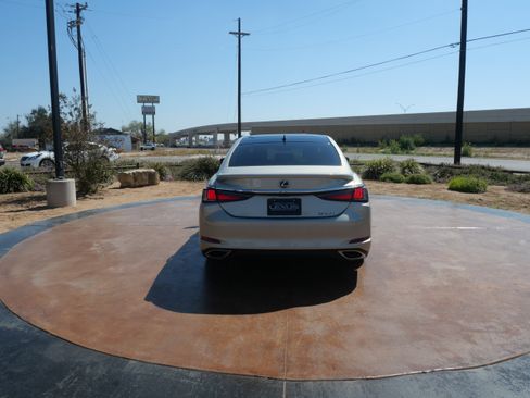 Used 2023 Lexus ES 350 w/ Premium Package image 3