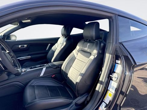 Used 2022 Ford Mustang Shelby GT500 w/ Technology Package RWD image 11