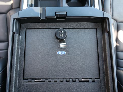 Used 2024 Ford F450 Platinum w/ FX4 Off-Road Package image 36