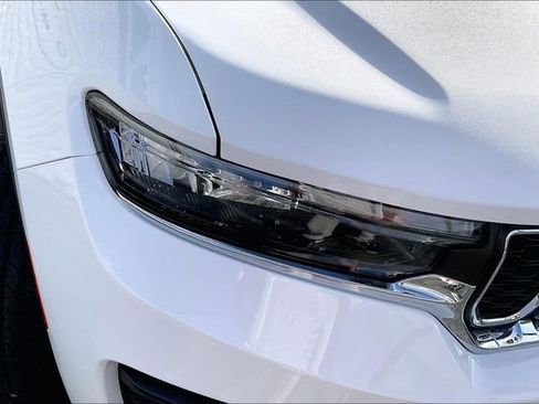 New 2025 Jeep Grand Cherokee Laredo image 11