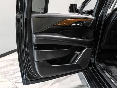 Used 2020 Cadillac Escalade ESV Luxury RWD image 41