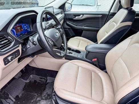 Used 2021 Ford Escape Titanium image 5