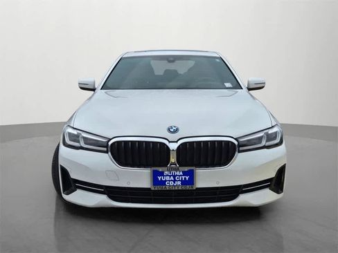 Used 2022 BMW 530e w/ Premium Package image 2