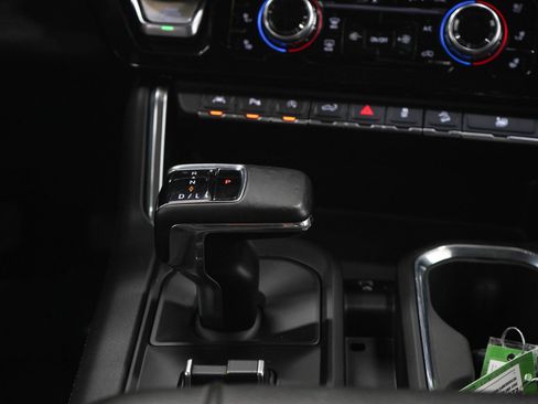 Used 2023 GMC Sierra 1500 Denali w/ Technology Package AWD/4WD image 19