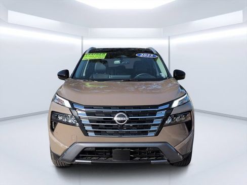 Used 2025 Nissan Rogue SL w/ Tech Package FWD image 8