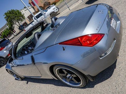 Used 2004 Nissan 350Z Touring RWD image 8