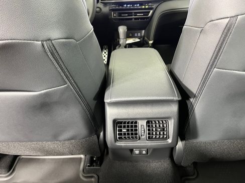 Used 2025 Toyota Camry XSE image 33