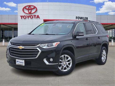 Used 2021 Chevrolet Traverse LT image 1