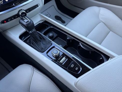 Used 2020 Volvo S60 T6 Momentum w/ Protection Package Premier image 38