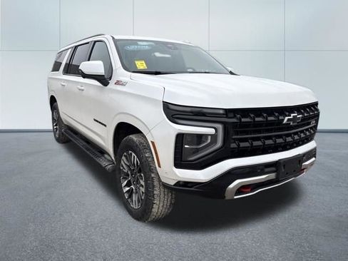 Used 2025 Chevrolet Suburban Z71 image 5