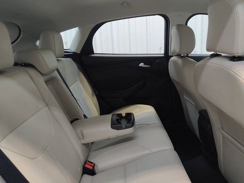 Used 2016 Ford Focus Titanium FWD image 19
