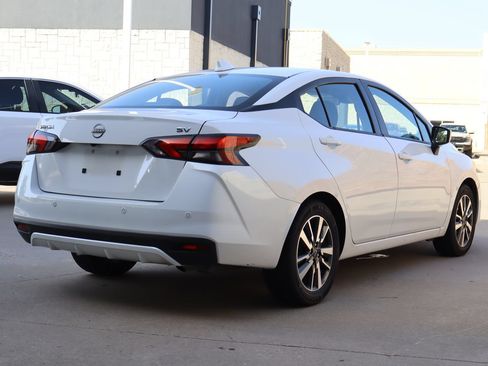 Used 2024 Nissan Versa SV FWD image 3