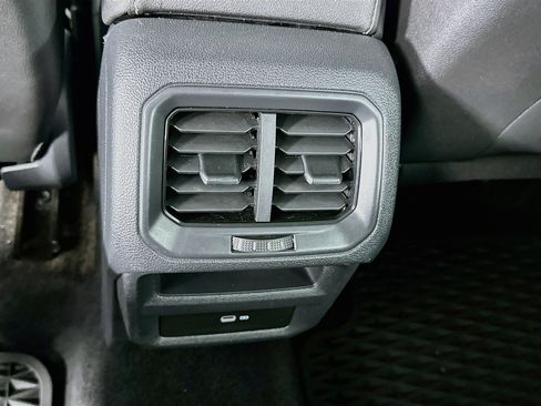 Used 2023 Volkswagen Taos SE w/ Panoramic Sunroof Package FWD image 28